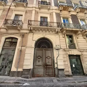 casa-manzoni.taorminaitalyhotels.com/